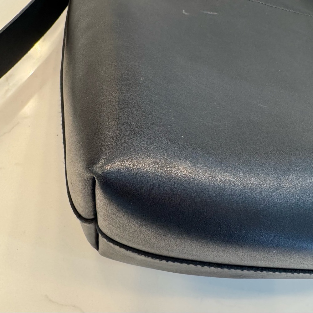 Madewell Essential Medium Bucket tote - Picture 11 of 11